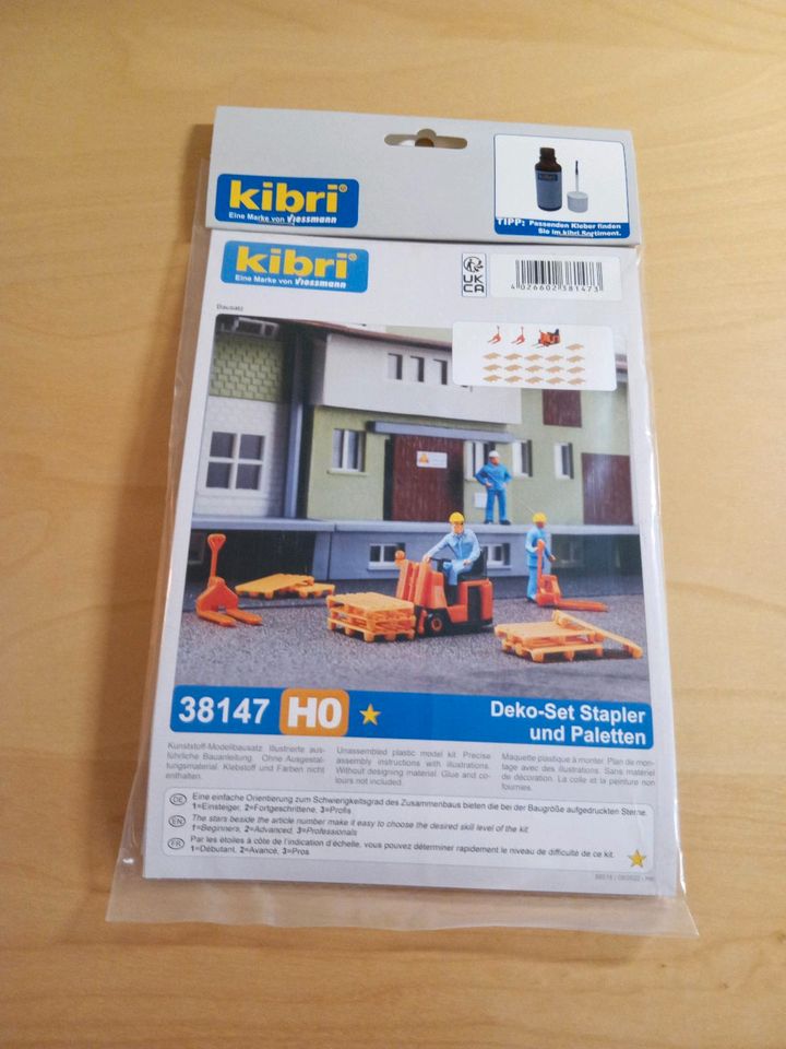 Kibri H0 38147 Deko Set Stapler und Paletten Neu in Centrum