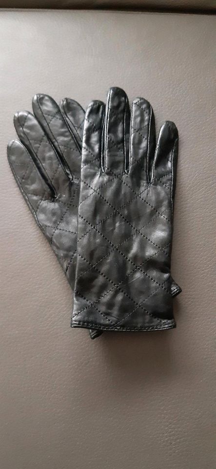 Handschuhe, Kunstleder, schwarz in Pattensen