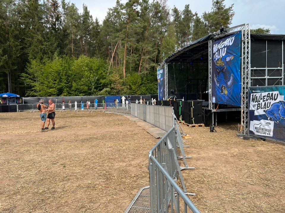 Bauzaun Bauzaunverleih Bühnengitter Crashbarrier in Gunzenhausen