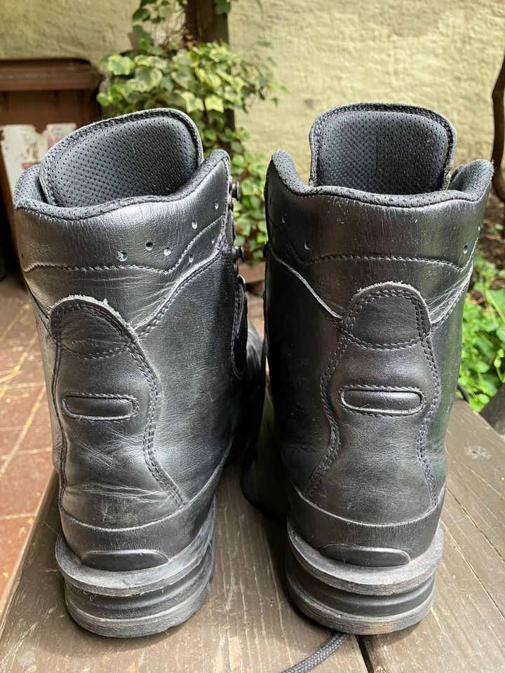 Bundeswehr (BW) Bergstiefel Wanderschuhe Leder Schwarz 290/45/44 in Mörfelden-Walldorf