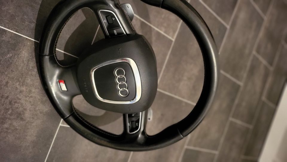Audi S5 A5 8T (F1 Schaltung) Lenkrad komplett !! in Krefeld