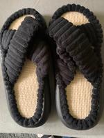 Bequeme weiche Slipper Hausschuhe Gr. 40/41 Neu Hessen - Buseck Vorschau