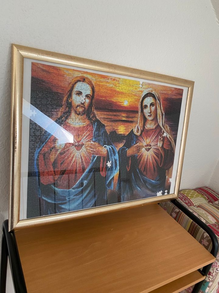 Jesus Puzzle Bild im goldenen schweren Rahmen zu verschenken in Klausdorf