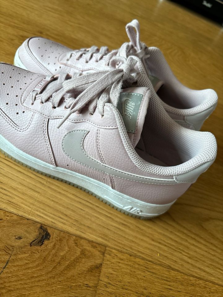 Nike Air Force Damen rosé Größe 39 Sneaker Sport Schuhe in Willich