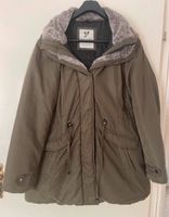 Winterjacke oliv mit Kapuze in Größe 48, Neu Sachsen - Chemnitz Vorschau