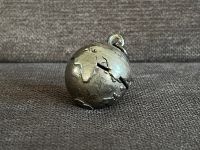 Vintage Anhänger (Silber?) Globus, Welt-/Erdkugel, Planet Erde Dortmund - Holzen Vorschau