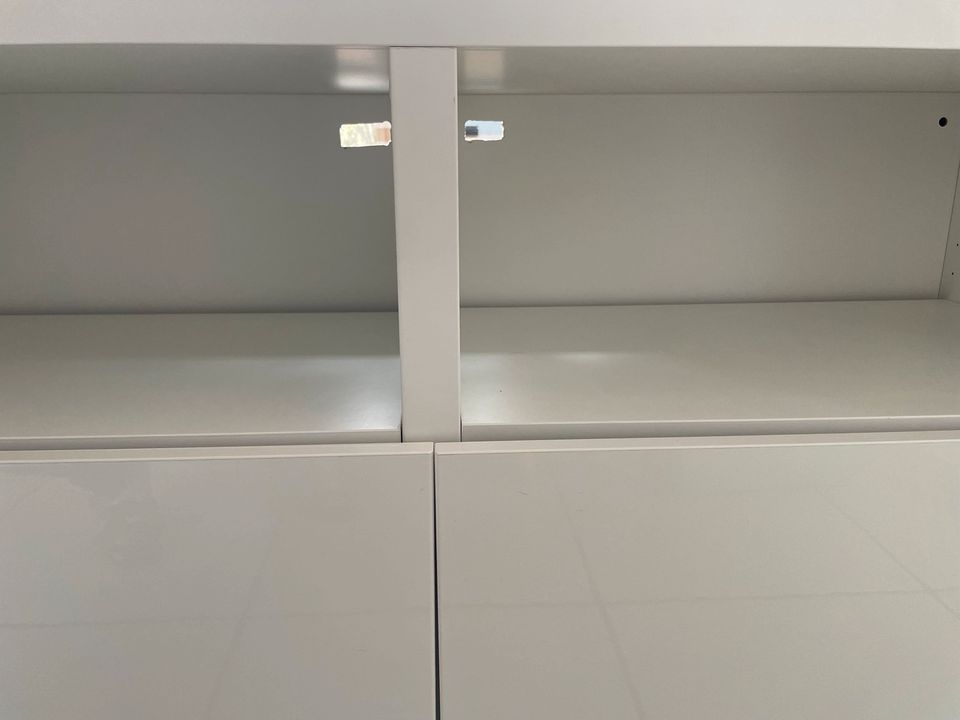 IKEA Bästa TV Schrank mit Glasplatte + 2 Schubladen weiß glänzend in Coburg