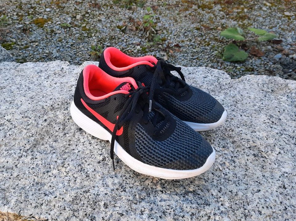 NIKE Sneaker Turnschuhe Gr. 36,5 in Bayern - Simbach | Gebrauchte  Kinderschuhe Größe 36 kaufen | eBay Kleinanzeigen ist jetzt Kleinanzeigen