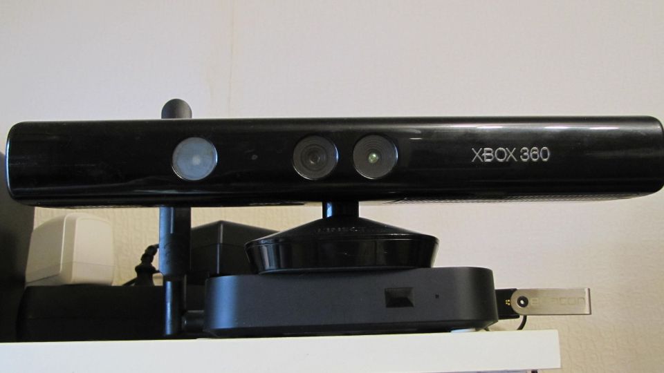 Xbox 360 - Konsole Slim 250 GB, schwarz-matt + 30 spiele in Offenbach