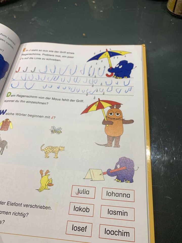 Das ABC lernen mit der Maus zum Teil bemalt und beschrieben in Vierhöfen