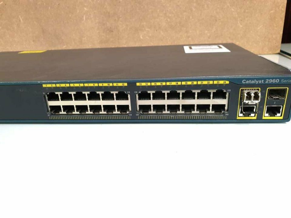 * CISCO CONSOLE CATALYST 2960 HUB STECKSYSTEM Bj.2017 gebraucht in Moers