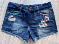 Desigual Jeans kurz Neuwertig Gr. 32 (L) Exotic Shorts Thüringen - Saalfeld (Saale) Vorschau