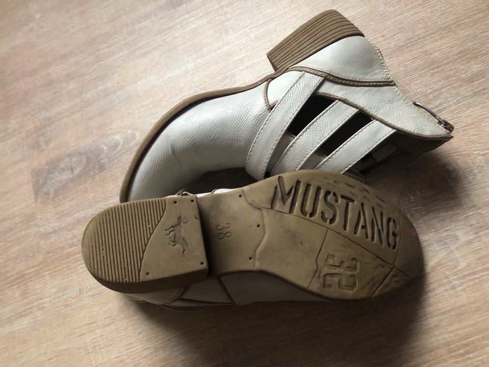 Mustang Stiefeletten Gr. 38 in Erkrath