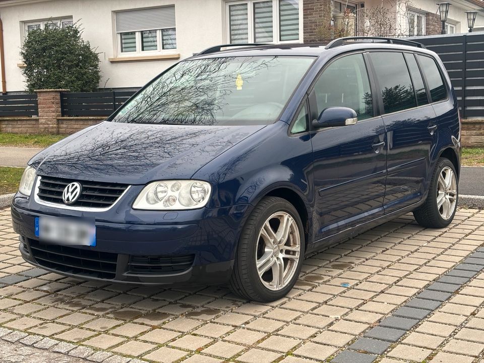 Volkswagen Touran 1.9tdi in Kehl