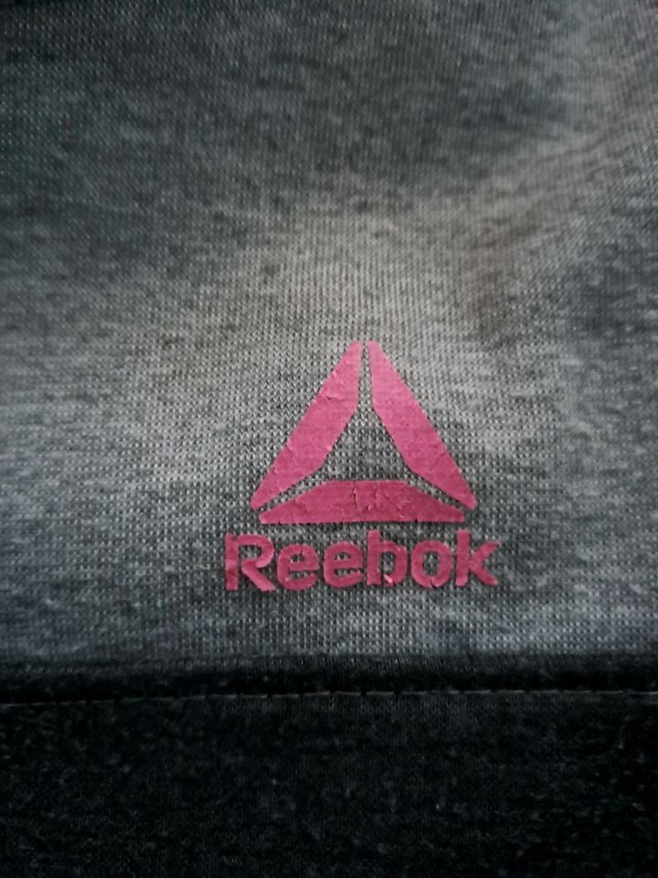 Strickjacke von Reebok in Zeven