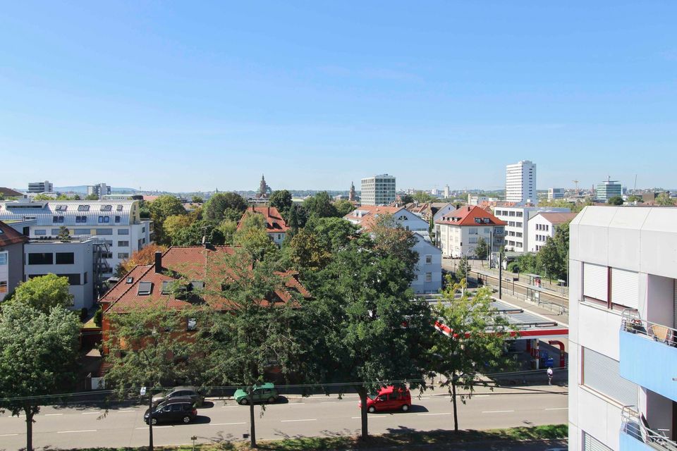 XXL Dachterrasse: Gepflegtes Penthouse mit Kamin und TG-Stellplatz ideal für Familien in Heilbronn