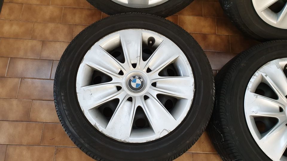 Sommerräder Bmw 3er E91 E90 205 55 R16 91H RSC Runflat+Radkappen in Altdorf