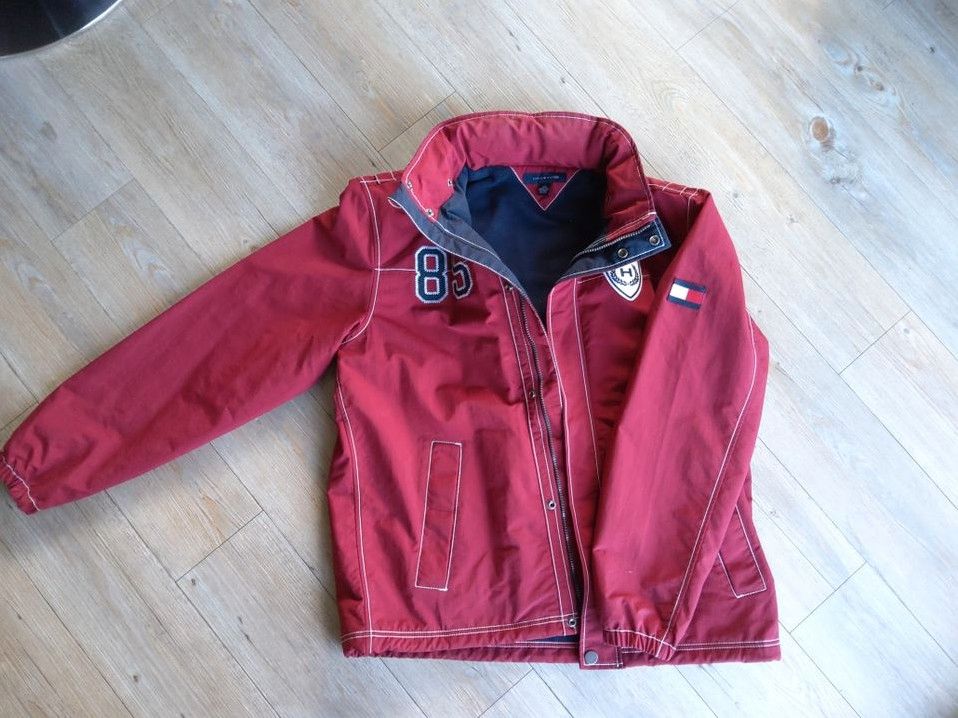 Tommy Hilfiger Herren Jacke dunkelrot Gr. L/G mit Kapuze in Finnentrop