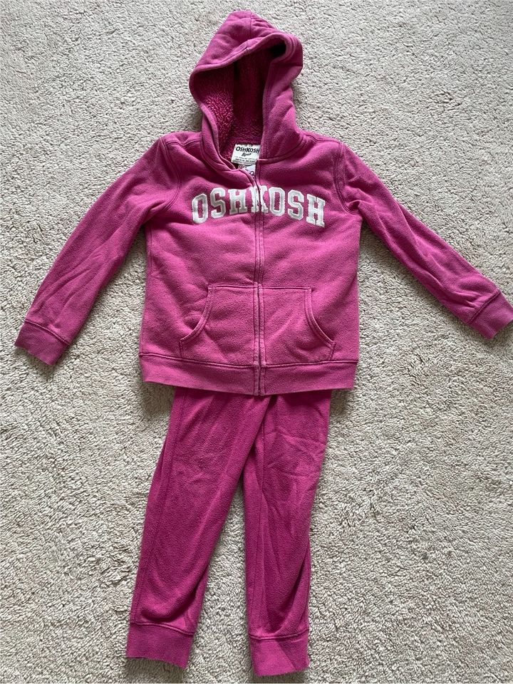 Oshkosh Hausanzug Kapuzenjacke Teddyfutter Jogginghose 122/128 in Lüder