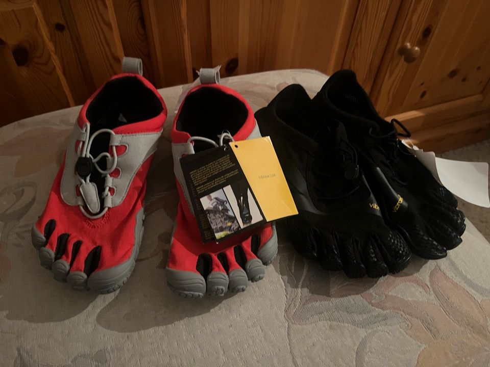 2 x Vibram Barfußschuhe rot schwarz Gr 36 neu 124,95 in Frankfurt am Main