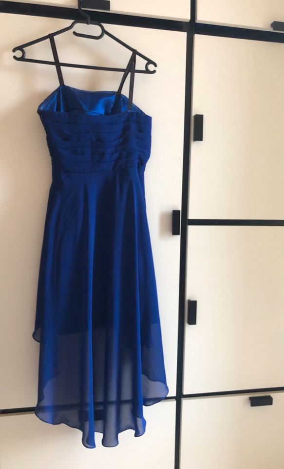 Vokuhila-Schnitt Abendkleid blau Laona Größe 32 in Osnabrück