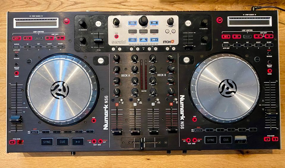 Numark NS6 - DJ Controller in Schwalmstadt