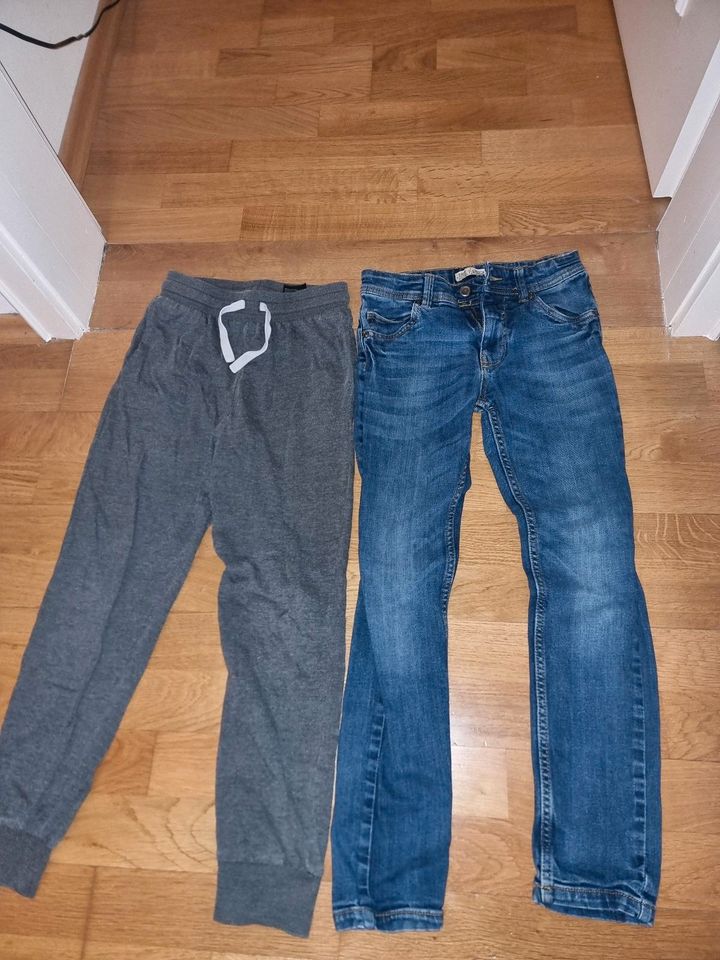 Jeanshose, Jogginghose Größe 140 in Darmstadt