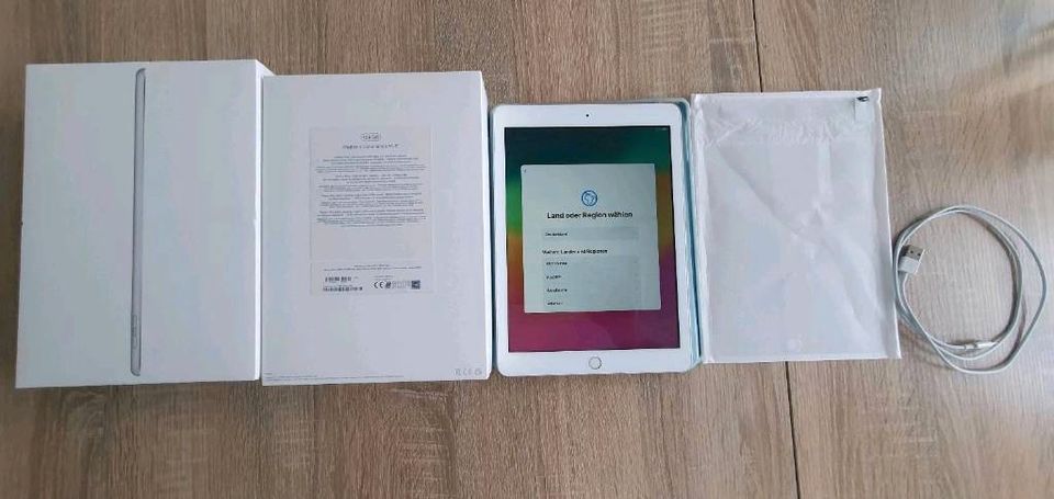 iPad (6th Generation) Wi-Fi  128 GB in Duisburg
