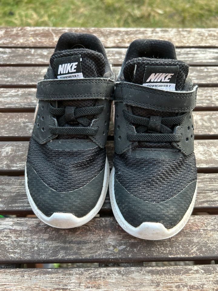 Nike downshifter 7 Kinder Schuhe Jogging Klett 27 Sneaker Sport in Fürstenfeldbruck