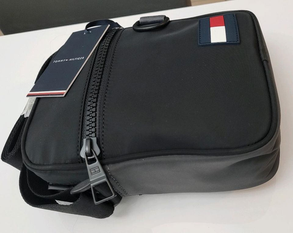 Tommy Hilfiger Herren Tasche NEU in Heidelberg