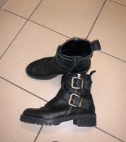 Stiefeletten Zara schwarz mit Schnalle Gr. 38 Hessen - Sulzbach Vorschau