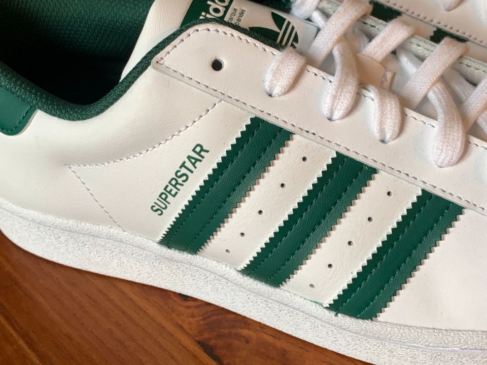 Original Adidas Superstar Sneaker grün/weiß Gr. 10 US in Berlin - Treptow |  eBay Kleinanzeigen ist jetzt Kleinanzeigen