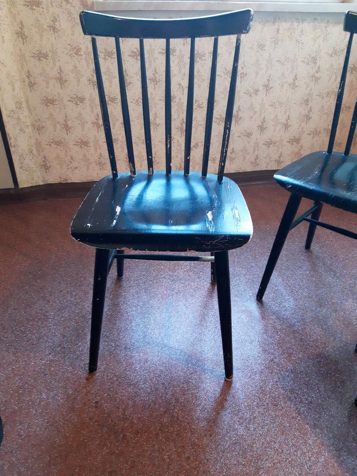 3 Stühle schwarz, Holz in Halle