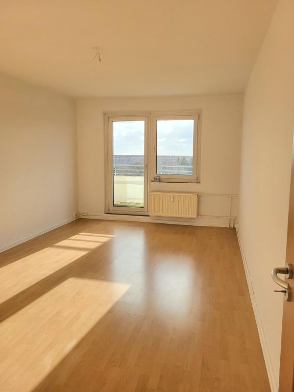 Kautionsfrei !  Toller Ausblick... 3 Raumwohnung mit Balkon und Weitblick in Stendal