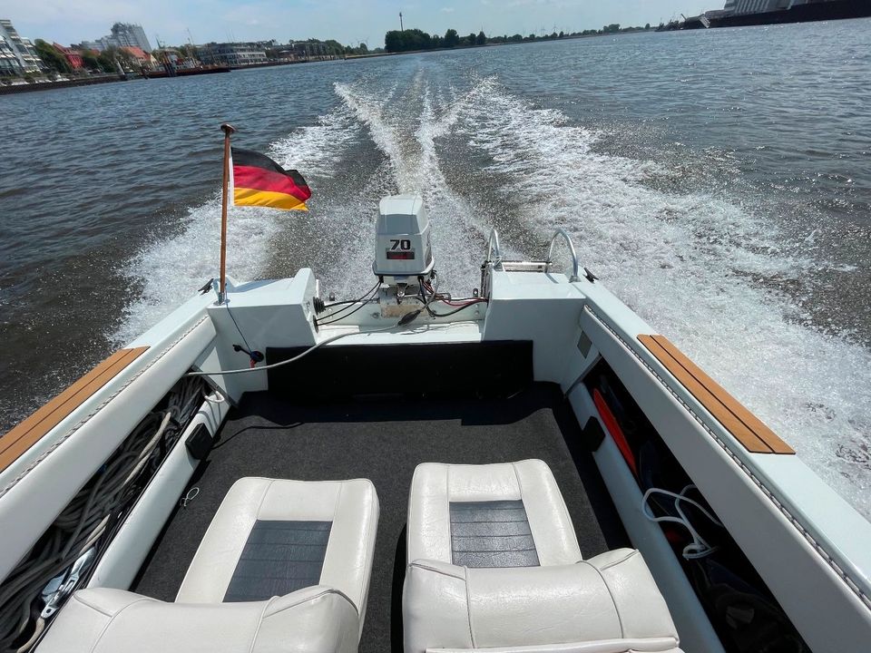 Glastron Laraya 142 SSV Motor/-Speedboot mit 70 ps Außenbordmotor in Bremen