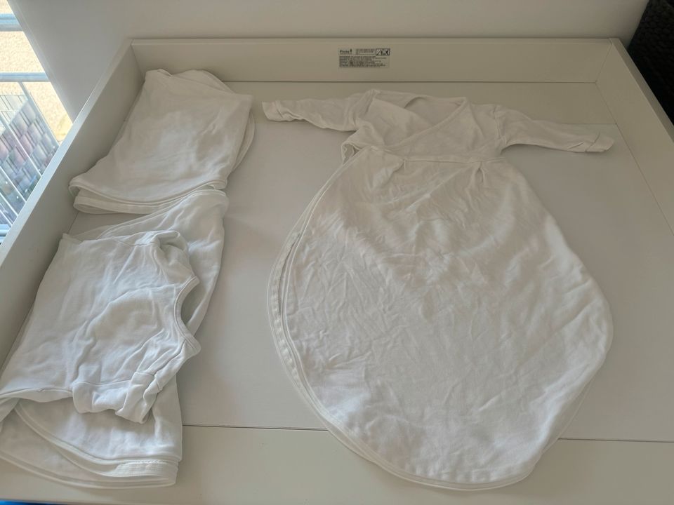 Großes Kleidungspaket Babykleidung Gr. 62/ 68 in Pulheim