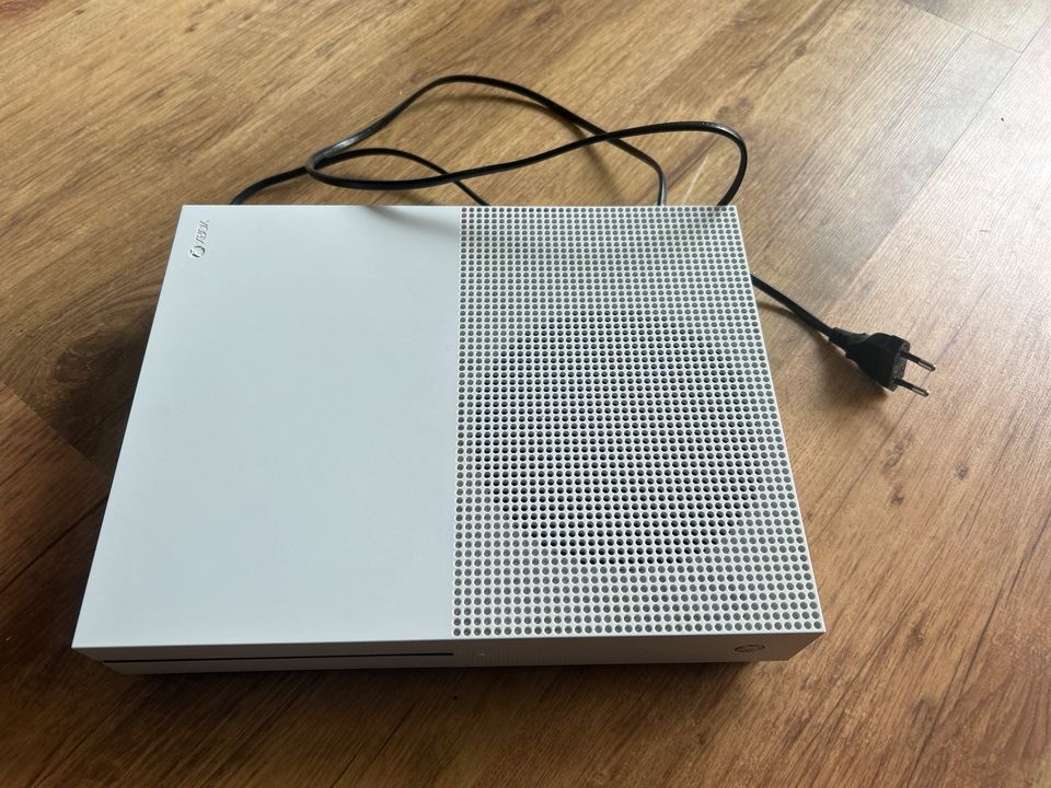 Xbox One S Konsole in Schmallenberg