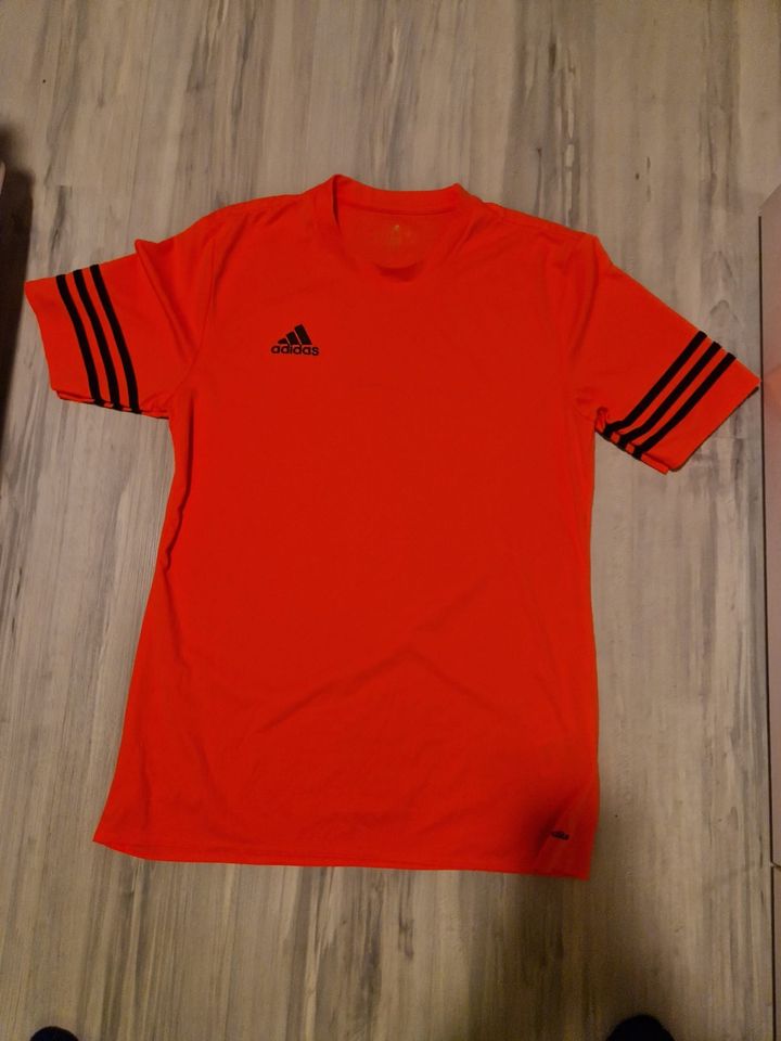 Adidas Fußball Trikot Shirt rot orange neuwertig Uni Sex Größe M in Dinslaken