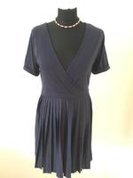 NEU: Kleid in marine blaun mit Plisee falten Gr. 40 Berlin - Spandau Vorschau