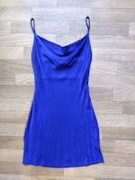 bershka - satin kleid trägerkleid royalblau xs glänzend mini Berlin - Hellersdorf Vorschau