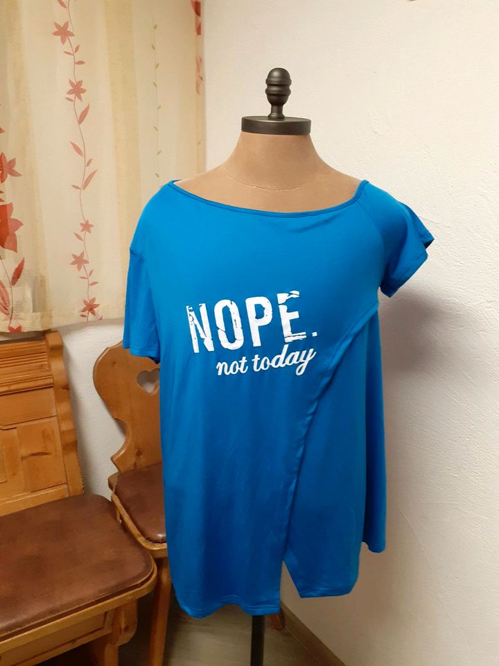 Blaues Damenshirt in Aholfing