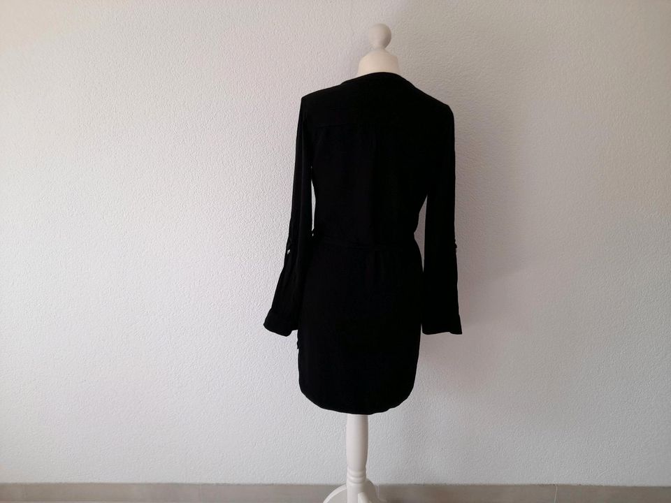 Schwarze Bluse mit Taillenband in Steinheim