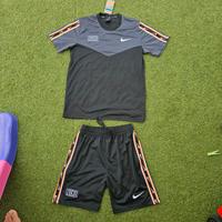 Nike Set Trainingsanzug Kurz T-shirt mit Shorts Baden-Württemberg - Steißlingen Vorschau