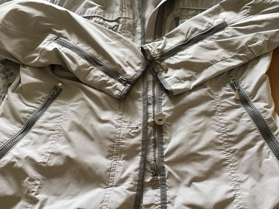 Gil Bret Jacke, Sommer Jacke Gr 42/44 grau weiß in Gnutz