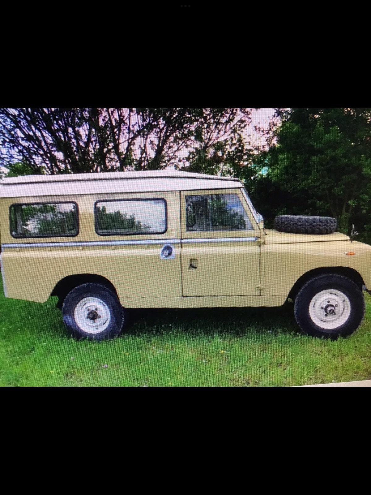 Abbildung des Autos Land Rover Serie 109 mit…