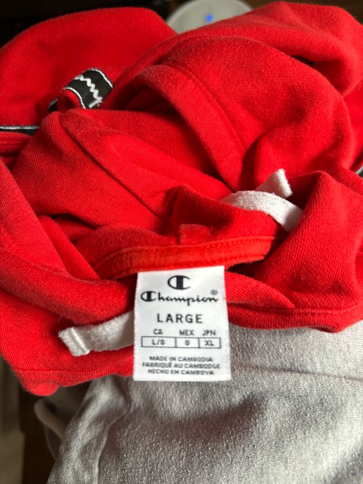 Champion Sweatshirt,Hoodie,rot,Gr.L in Mölln