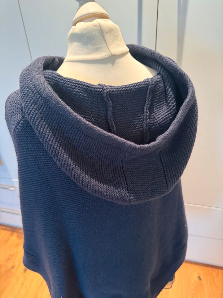 Cyrillus Strick Poncho blau gr. 140 Jacke Umhang in Nidderau