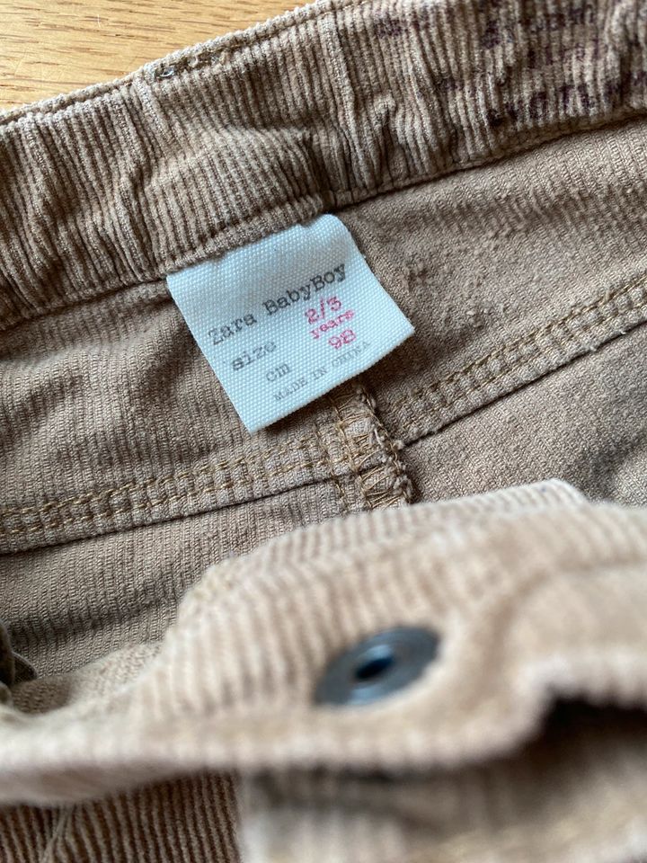 Zara beige Junge Cordhose Hose Größe 98 in Schmallenberg