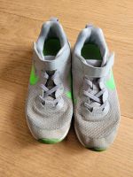 Nike Revolution Turnschuhe, Sneaker, Sommerschuhe, grau, Gr. 32 Nordrhein-Westfalen - Olpe Vorschau