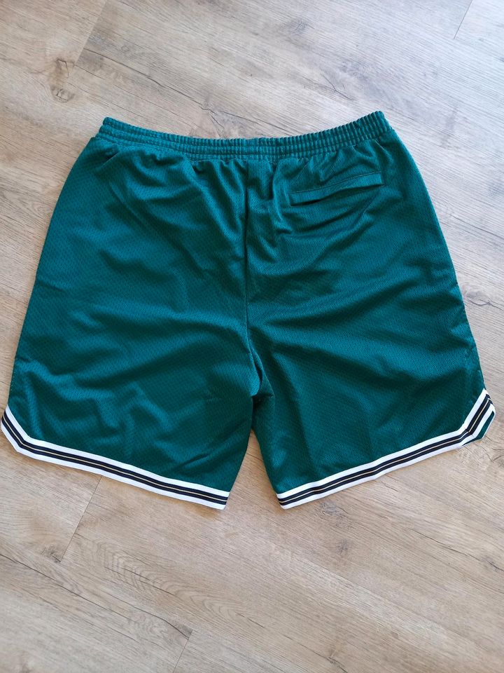 ADIDAS ORIGINALS THYSHAWN BASKETBALLSHORTS IN GRÜN in Meppen